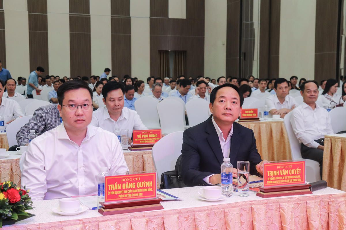 Ủy viên Bộ Chính trị, Bí thư Trung ương Đảng, Trưởng ban Tuyên giáo và Dân vận Trung ương Trịnh Văn Quyết dự và chủ trì hội nghị. Ảnh: Đình Minh.