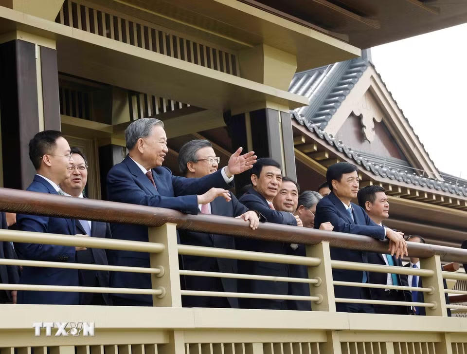 Tổng Bí thư, Chủ tịch nước Tô Lâm thăm khu vực xây dựng thành phố Hùng An tại tỉnh Hà Bắc. (Ảnh: Thống Nhất/TTXVN)