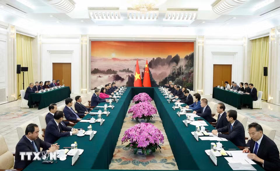 Tổng Bí thư, Chủ tịch nước Tô Lâm hội kiến Chủ tịch Chính hiệp toàn quốc Trung Quốc Vương Hộ Ninh. (Ảnh: Thống Nhất/TTXVN)