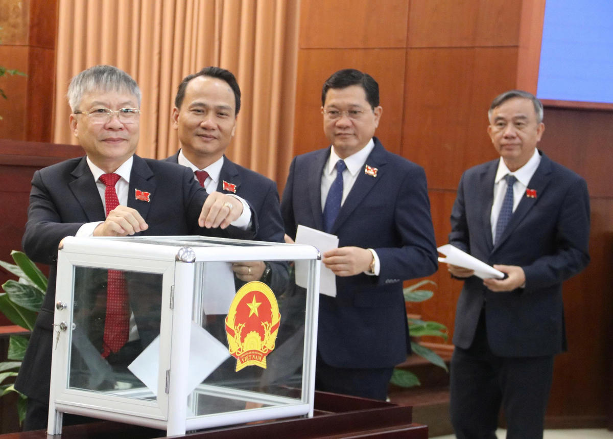 Các đại biểu bỏ phiếu bầu Chủ tịch HĐND TP Đà Nẵng, nhiệm kỳ 2026-2031. Ảnh: Chí Đại.