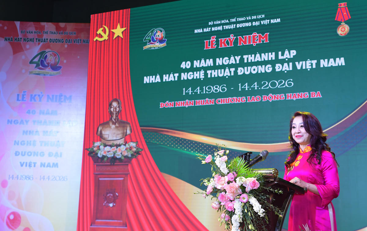 NSƯT Nguyễn Thị Quỳnh Trang - Giám đốc Nhà hát Nghệ thuật Đương đại Việt Nam phát biểu tại Lễ kỷ niệm 40 năm.