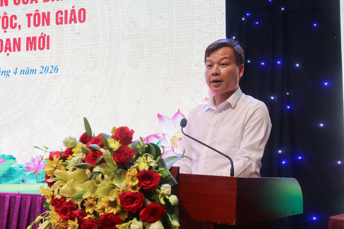 Đại diện Cục An ninh nội địa trình bày kết luận và kế hoạch của Bộ Công an về công tác dân tộc, tôn giáo. Ảnh: Đình Minh