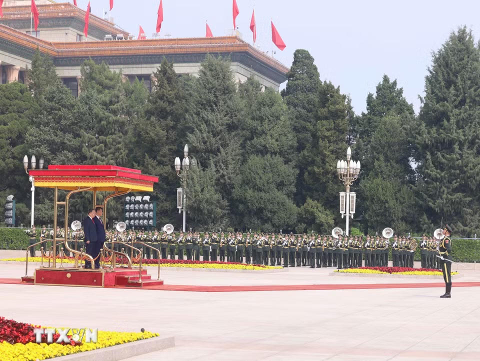 Lễ đón trọng thể Tổng Bí thư, Chủ tịch nước Tô Lâm và Phu nhân thăm cấp Nhà nước đến Trung Quốc. (Ảnh: Thống Nhất/TTXVN)