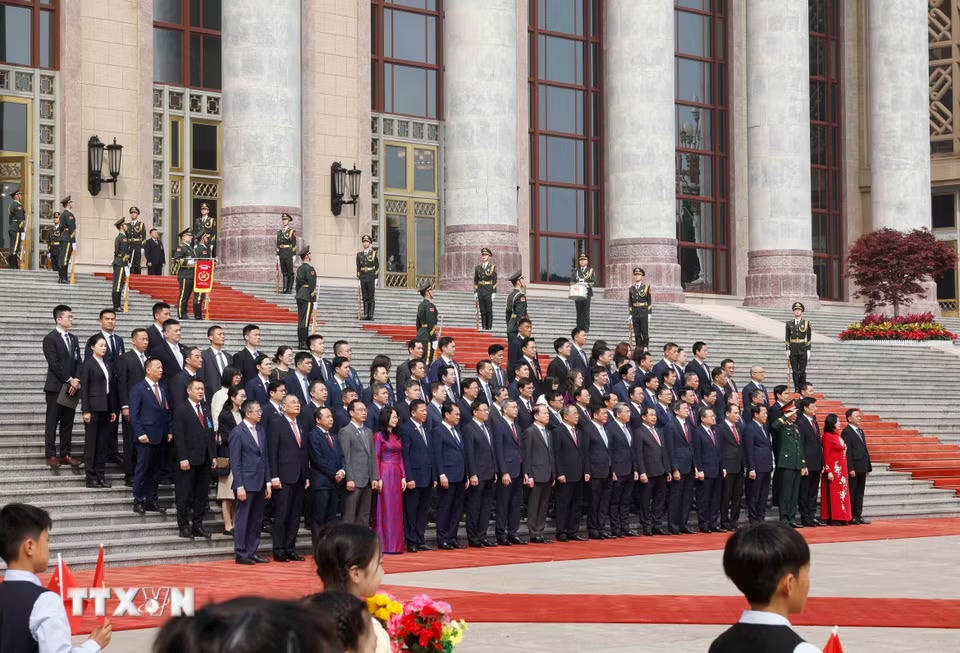 Đoàn đại biểu cấp cao Việt Nam tham dự Lễ đón. (Ảnh: Thống Nhất/TTXVN)