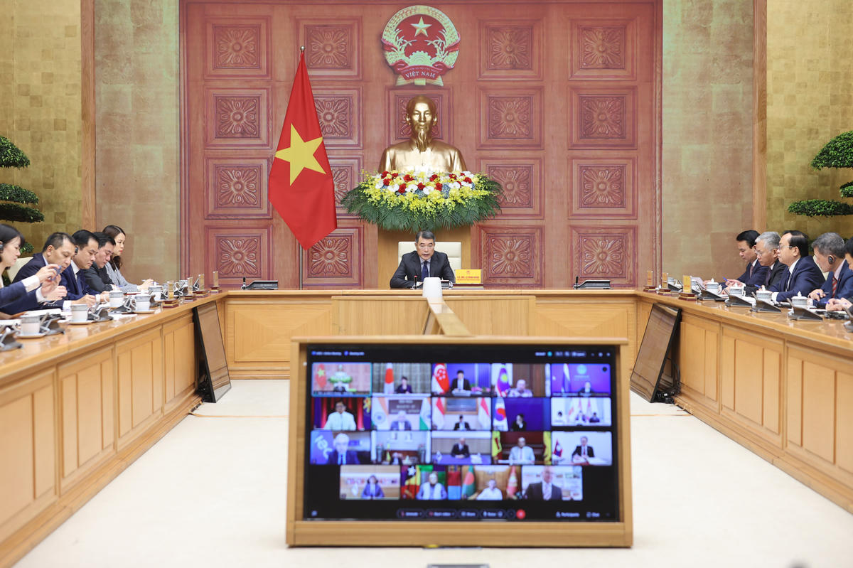 Thủ tướng Lê Minh Hưng đề xuất 3 định hướng hợp tác quan trọng để giải quyết các vấn đề năng lượng và duy trì chuỗi cung ứng. Ảnh: VGP