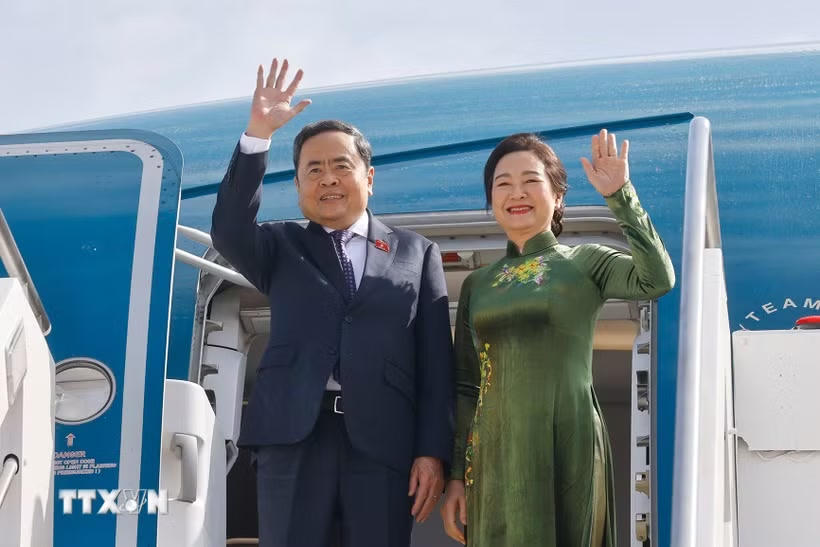 Chủ tịch Quốc hội Trần Thanh Mẫn và Phu nhân rời Rome (Italy), lên đường tới Istanbul (Thổ Nhĩ Kỳ). (Ảnh: Doãn Tấn/TTXVN).