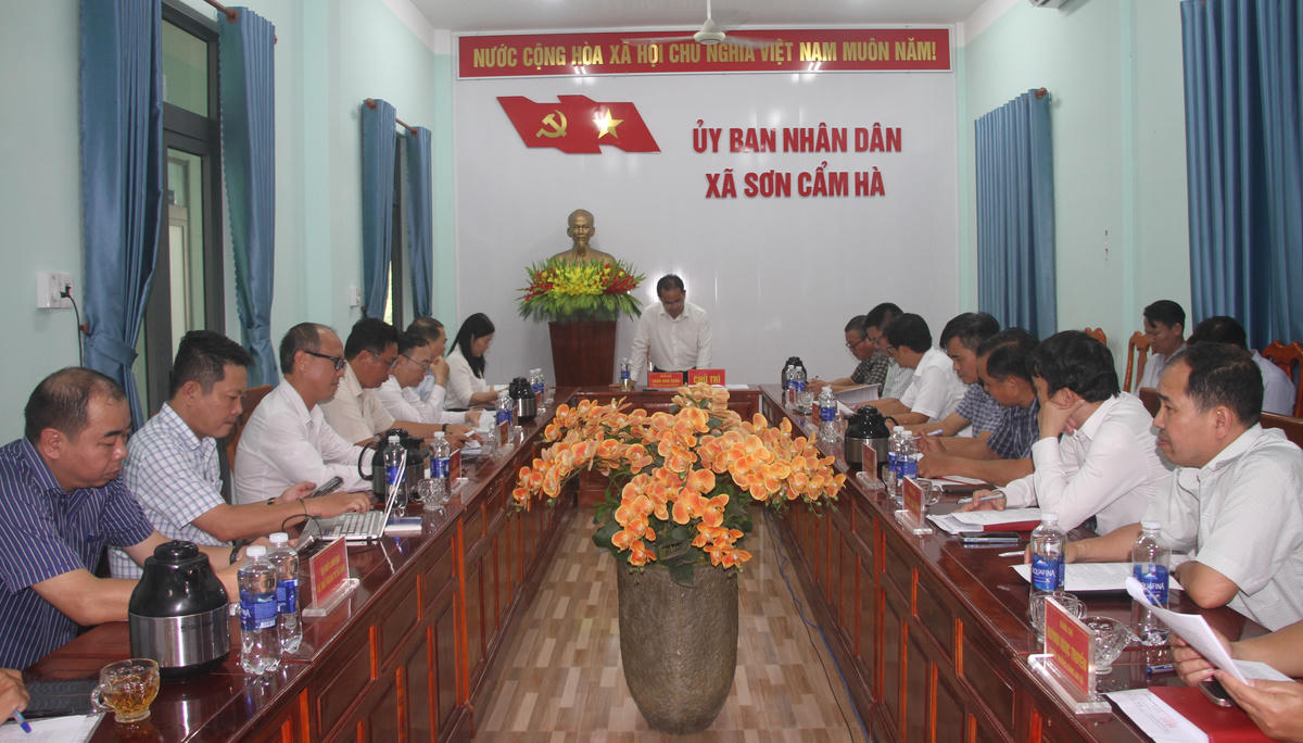 Quang cảnh buổi làm việc. Ảnh: Tấn Thành.