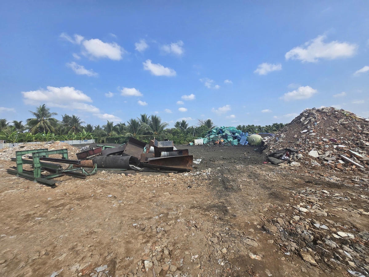 Khởi tố 07 đối tượng đổ trộm hơn 20.160 tấn chất thải về tội "gây ô nhiễm môi trường"