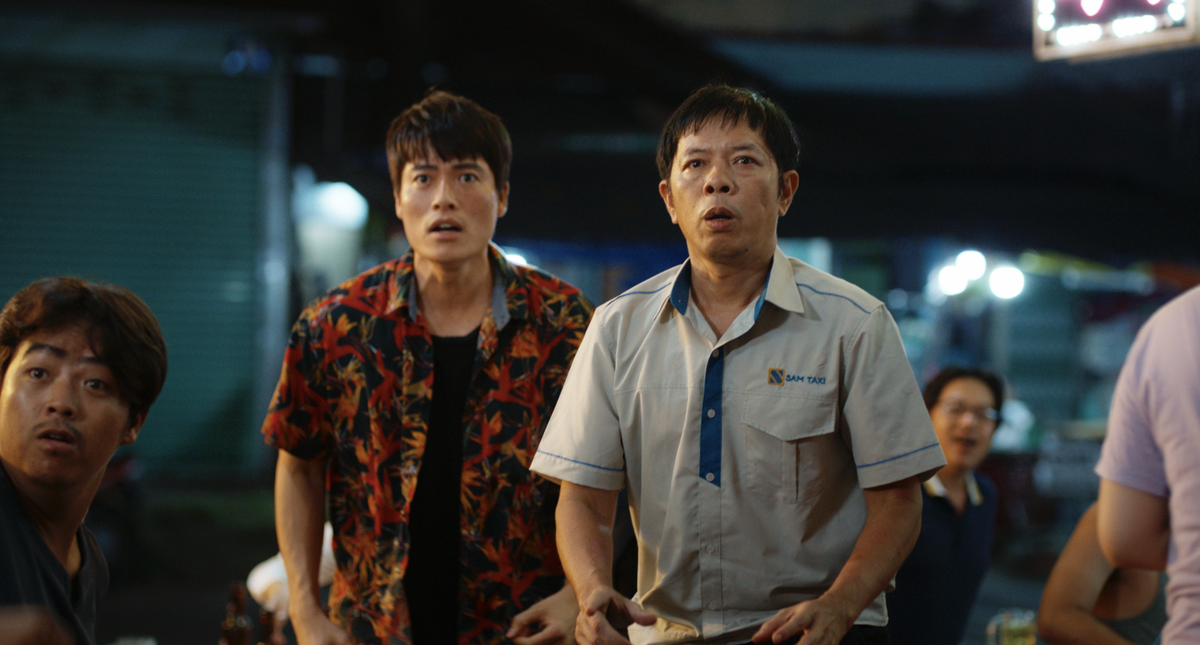 Võ Tấn Phát và Thái Hòa trong phim “Anh hùng”. 	Ảnh: ĐPCC.