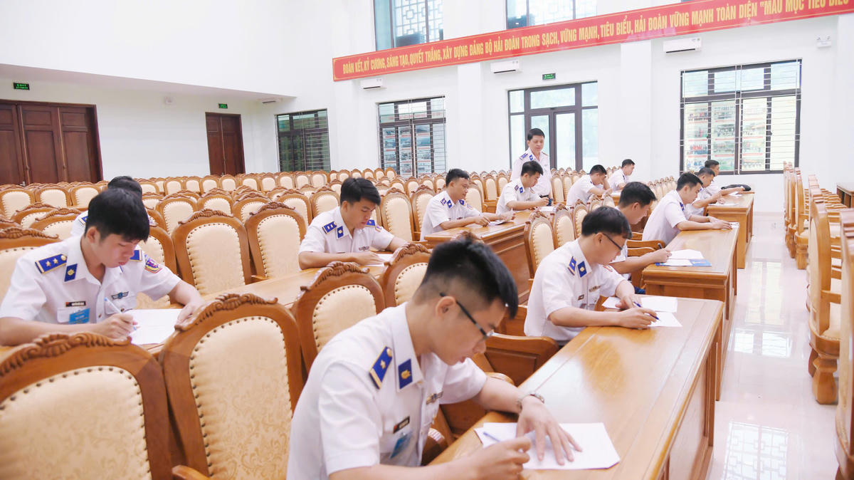 14 cán bộ cảnh sát biển tham gia Hội thi báo cáo viên giỏi 2026