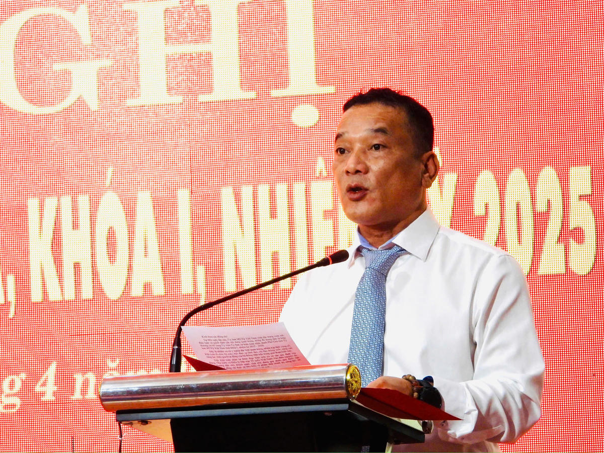 Ông Y Giang Gry Niê Knơng, Ủy viên Đoàn Chủ tịch Ủy ban Trung ương MTTQ Việt Nam, Phó Bí thư Tỉnh ủy, Chủ tịch Ủy ban MTTQ Việt Nam tỉnh phát biểu khai mạc. Ảnh: Thanh Nga.