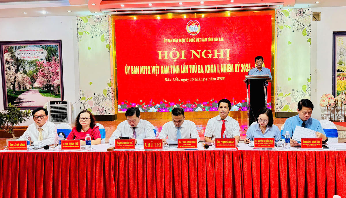 Các đồng chí chủ trì, điều hành Hội nghị. Ảnh: Thanh Nga.