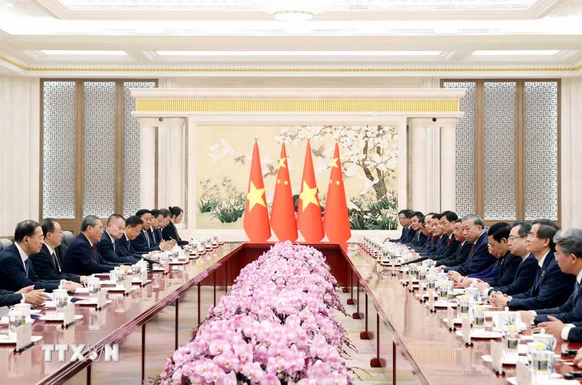 Tổng Bí thư, Chủ tịch nước Tô Lâm hội kiến Thủ tướng Trung Quốc Lý Cường. (Ảnh: Thống Nhất/TTXVN).