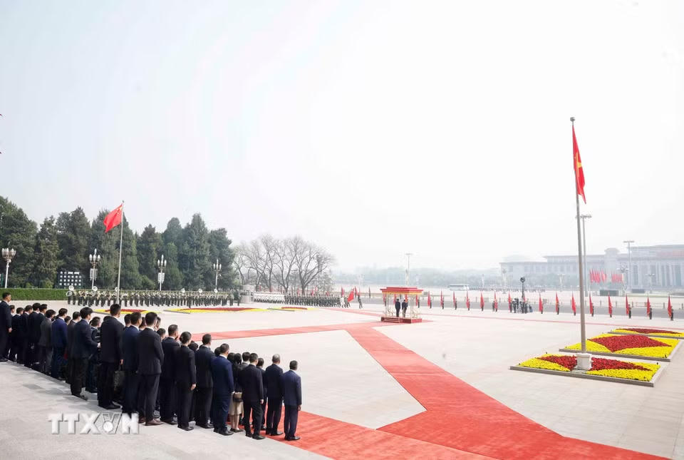 Lễ đón trọng thể Tổng Bí thư, Chủ tịch nước Tô Lâm và Phu nhân thăm cấp Nhà nước đến Trung Quốc. (Ảnh: Thống Nhất/TTXVN)