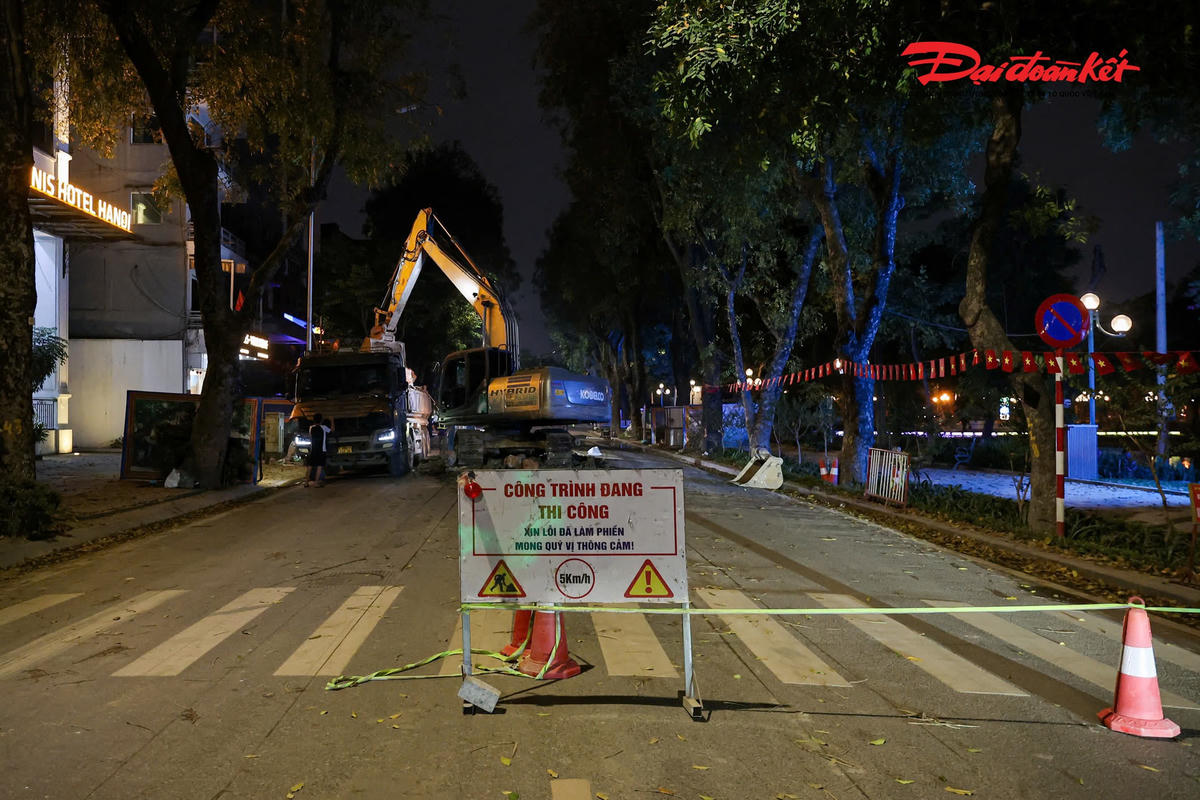 Chạy đua từng giờ “xóa ngập” phố cổ Hà Nội trước mùa mưa