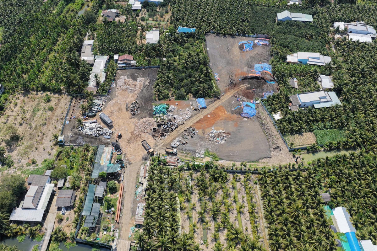 Toàn cảnh một trong nhiều khu chôn lấp chất thải do Lê Thị Thùy Trang cầm đầu.