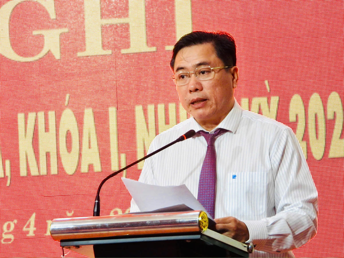 Ông Trần Hữu Thế, Ủy viên Ủy ban Trung ương MTTQ Việt Nam, Ủy viên Ban Thường vụ Tỉnh ủy, Phó Chủ tịch Thường trực Ủy ban MTTQ Việt Nam tỉnh điều hành hiệp&nbsp;thương công tác nhân sự. Ảnh: Thanh Nga.