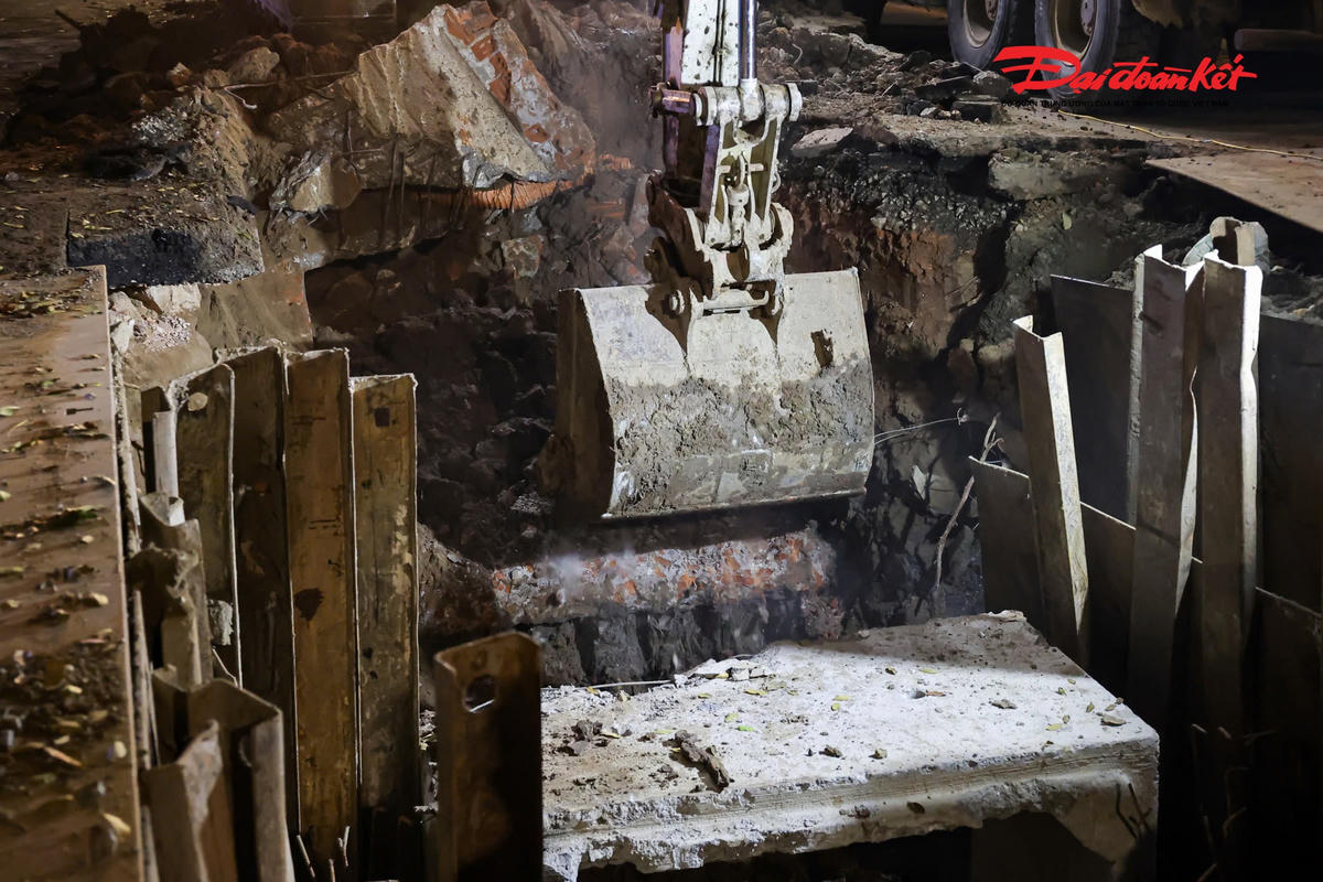 Không chỉ bể ngầm chứa nước mưa tại Hàng Da, hàng loạt dự án xây dựng hệ thống thoát nước mới ở khu phố cổ và các khu vực nội đô khác cũng đang được triển khai đồng loạt, thi công xuyên đêm để kịp tiến độ.