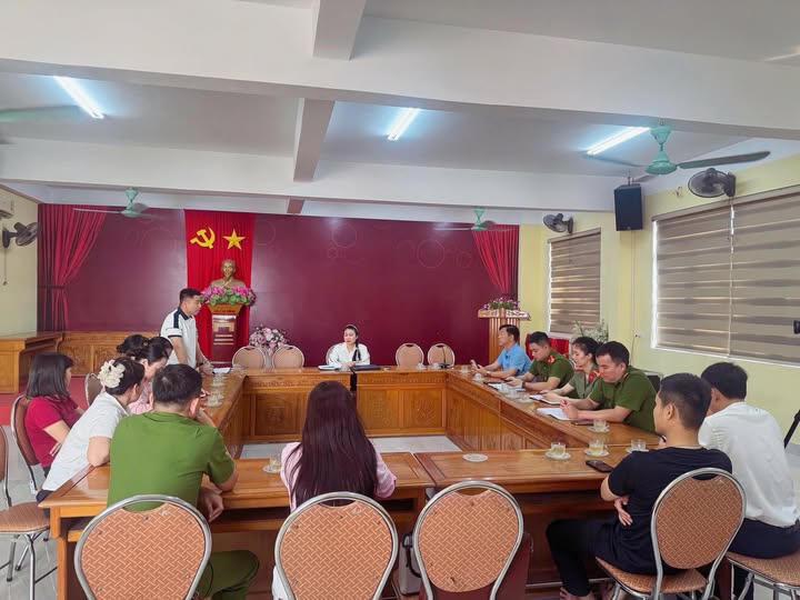 Quang cảnh buổi làm việc giữa các bên liên quan. Ảnh: TA.