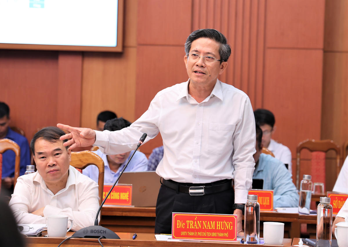 Ông Trần Nam Hưng, Phó Chủ tịch UBND TP Đà Nẵng phát biểu tại buổi làm việc. Ảnh: Chí Đại.