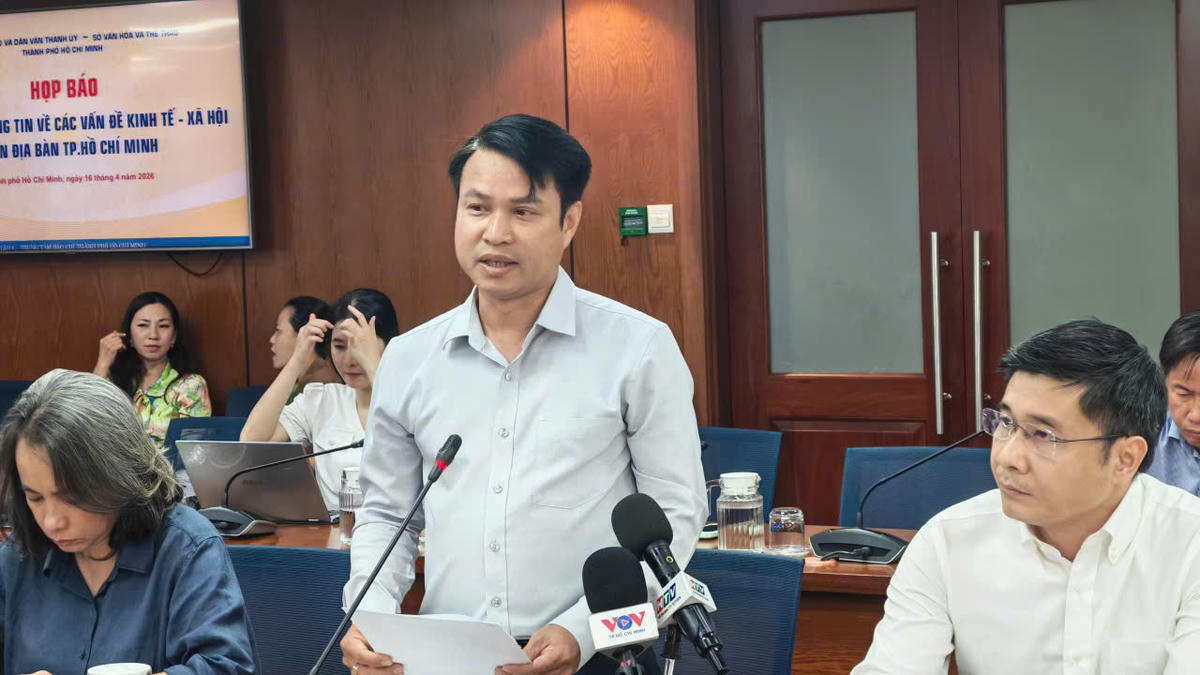 Ông Võ Hồ Hoàng Vũ - Chánh Văn phòng Sở Văn hóa và Thể thao TP.HCM chia sẻ thông tin trong buổi họp báo. Ảnh: An Vũ