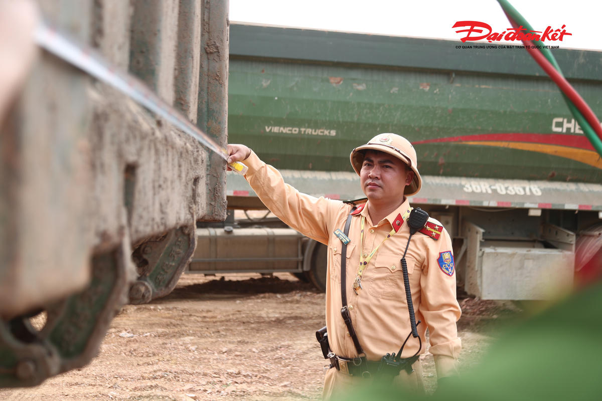 Hà Nội kiểm tra, cắt thùng xe cơi nới: Chặn vi phạm quá tải từ gốc