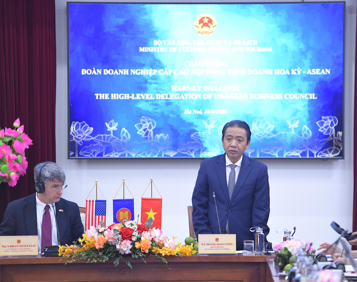 Thứ trưởng Bộ VHTTDL Hoàng Đạo Cương phát biểu tại buổi làm việc.