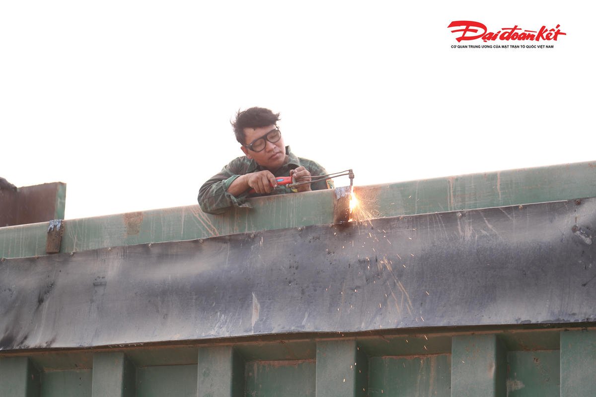 Hà Nội kiểm tra, cắt thùng xe cơi nới: Chặn vi phạm quá tải từ gốc