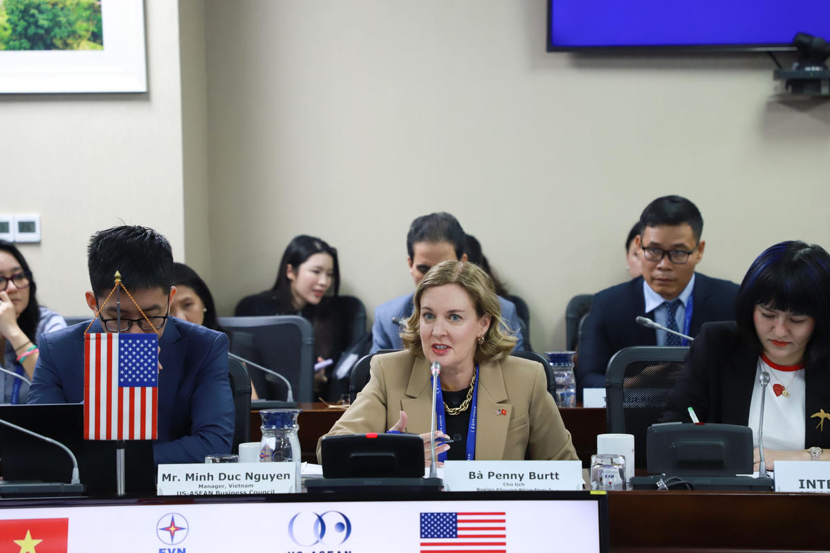 Bà Penny Burtt - Chủ tịch Boeing Đông Nam Á dẫn đầu phái đoàn doanh nghiệp cấp cao thuộc Hội đồng Kinh doanh Hoa Kỳ - ASEAN (USABC)