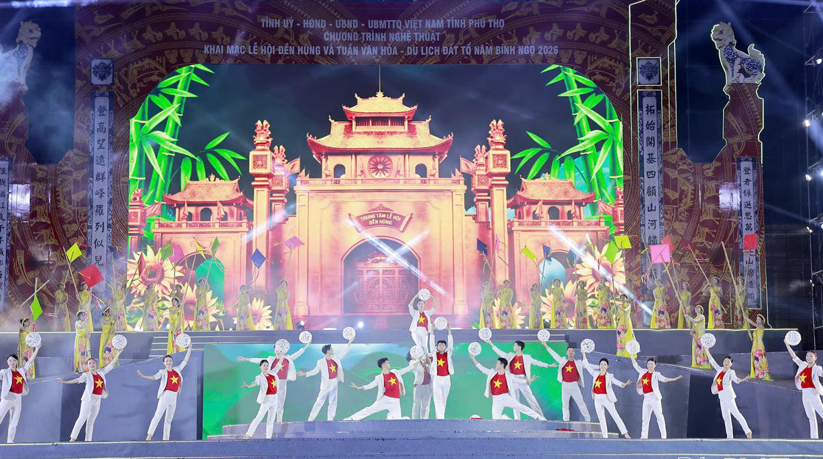 Chương trình nghệ thuật khai mạc Lễ hội Đền Hùng và Tuần Văn hóa - Du lịch Đất Tổ năm Bính Ngọ 2026 với chủ đề “Linh thiêng nguồn cội - Đất Tổ Hùng Vương” sẽ diễn ra vào 20h ngày 17/4, tại Quảng trường Hùng Vương, phường Việt Trì (Phú Thọ). 