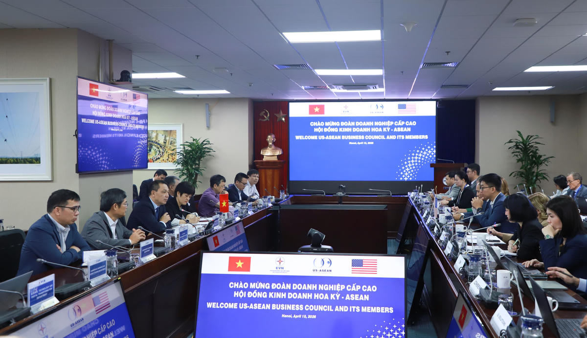 &nbsp;Quang cảnh buổi làm việc.