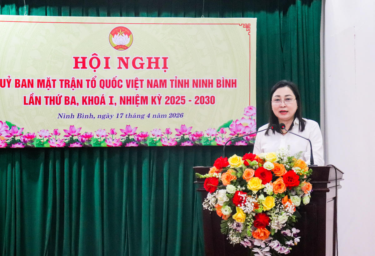Tân Chủ tịch Ủy ban MTTQ tỉnh Ninh Bình cam kết, sẽ cùng tập thể, cán bộ Mặt trận các cấp hoàn thành tốt các nhiệm vụ được giao. Ảnh: Đình Minh