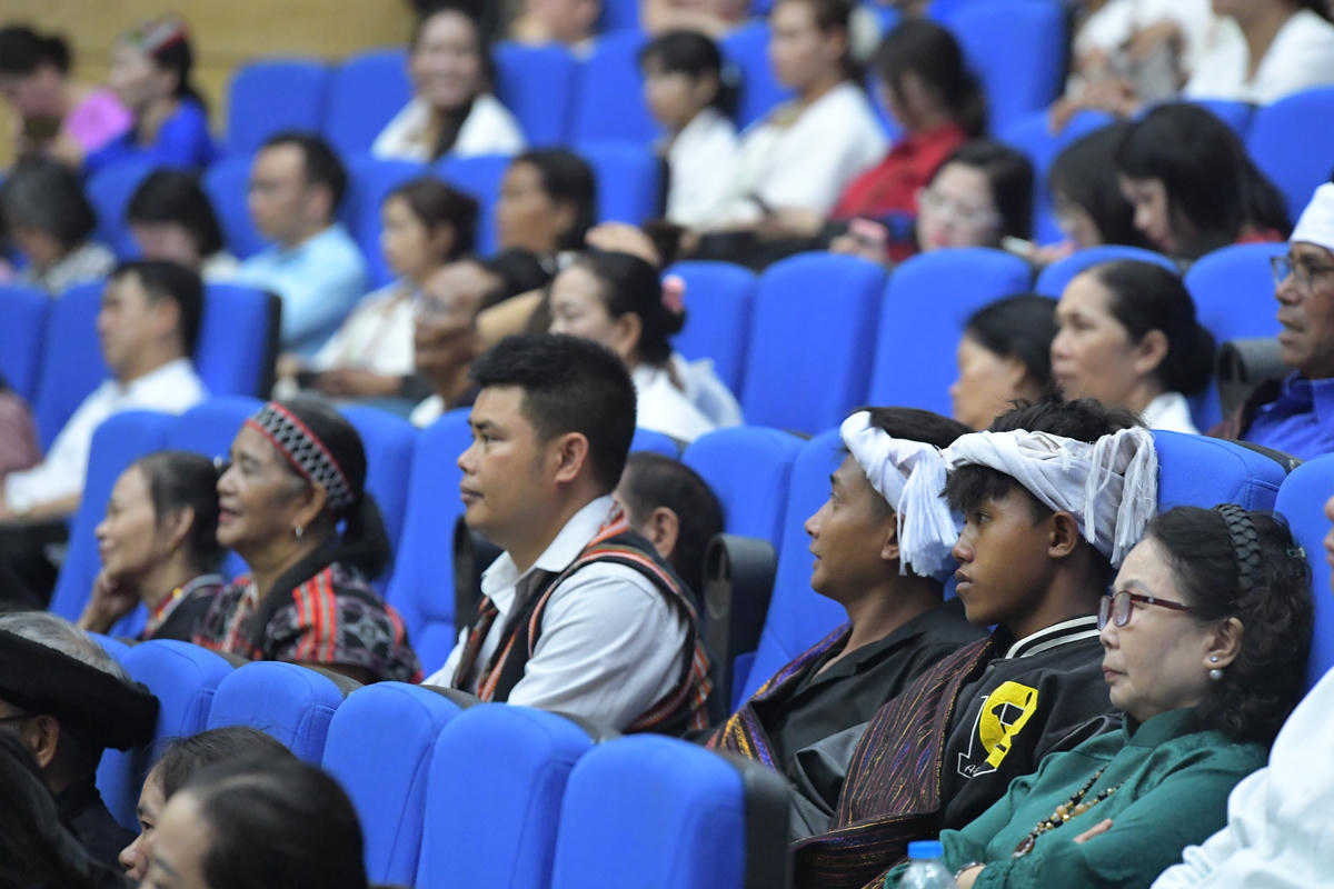 Hội nghị thu hút khoảng 300 đại biểu tham dự, đặc biệt có đại diện 54 dân tộc của 34 tỉnh, thành phố; nghệ nhân, đồng bào đang hoạt động hằng ngày tại Làng Văn hóa - Du lịch các dân tộc Việt Nam.&nbsp;