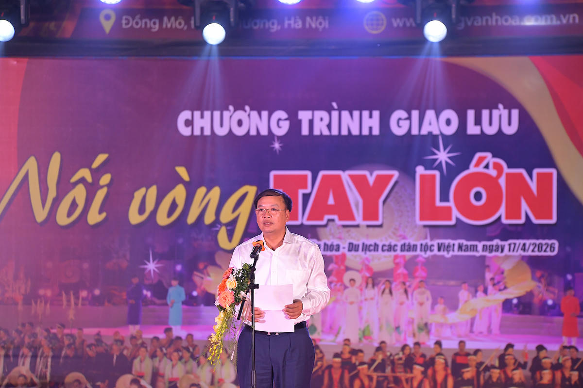 Ông Trịnh Ngọc Chung - Cục trưởng Cục Văn hóa các dân tộc Việt Nam lên phát biểu khai mạc.