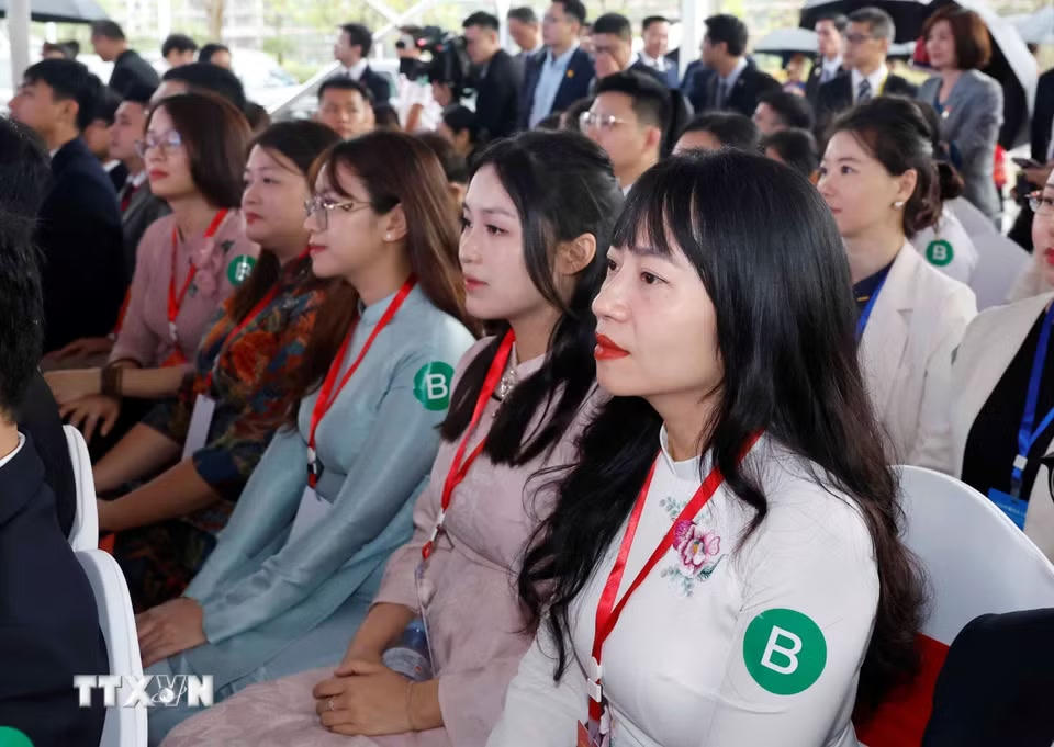 Đại biểu dự Lễ khai mạc Liên hoan nhân dân biên giới Việt-Trung. (Ảnh: Thống Nhất/TTXVN)