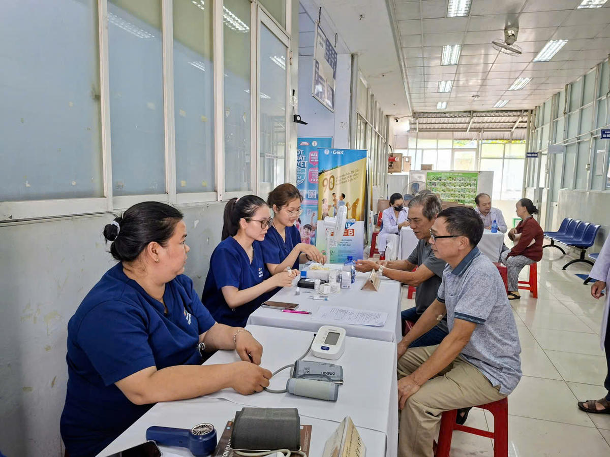 TP Hồ Chí Minh ra quân chiến dịch đồng loạt khám sức khỏe cho người dân 