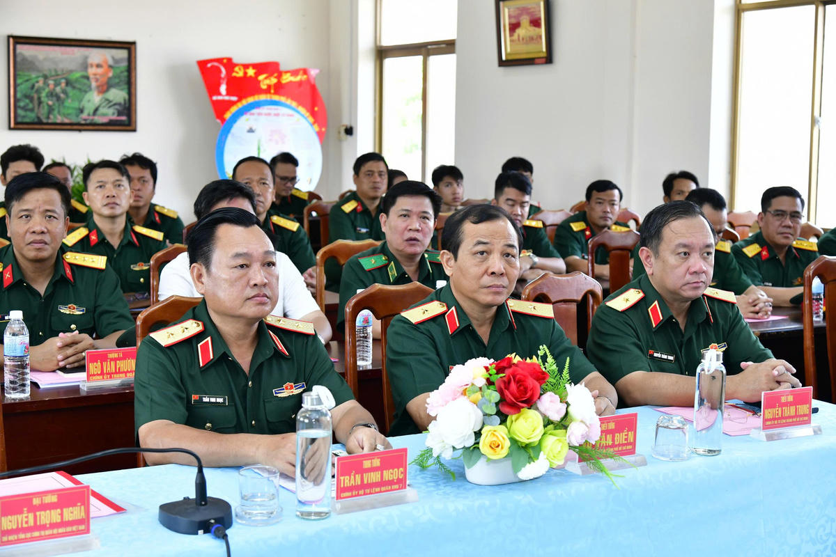 Quang cảnh buổi làm việc. Ảnh: Hữu Tân.