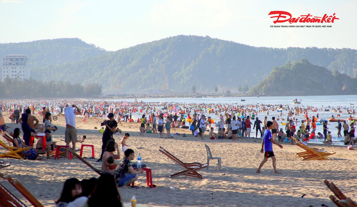 Du lịch Cửa Lò kỳ vọng một bước chuyển mới khi lần đầu tiên địa phương này tổ chức Festival với chủ đề "Bốn mùa biển gọi". Ảnh: QA