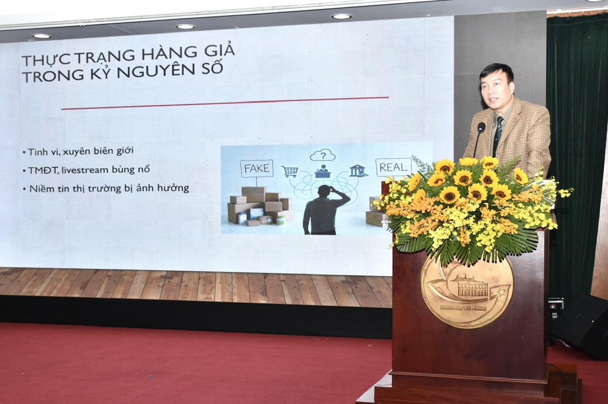 Tiến sĩ Nguyễn Đức Tài phát biểu tại hội nghị. Ảnh: Thanh Thủy.