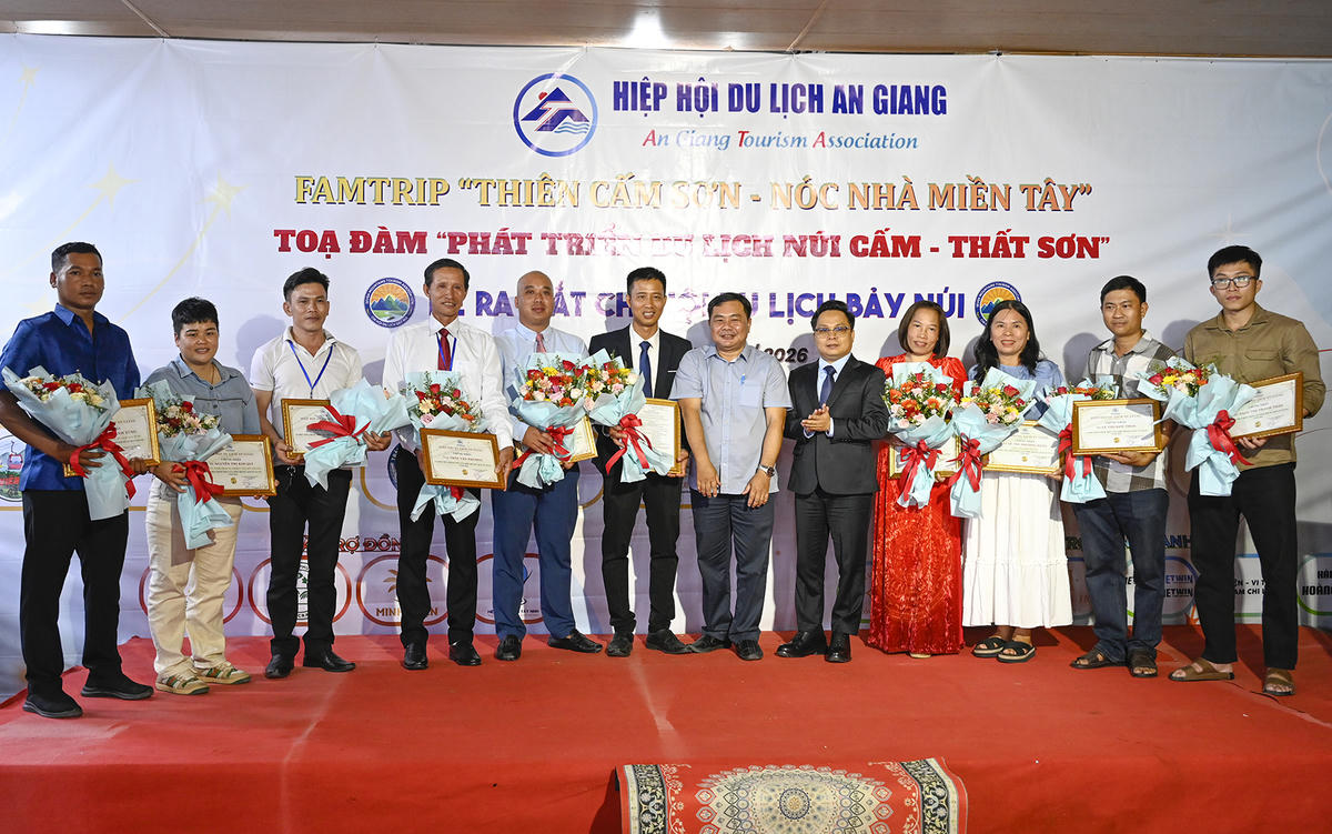 Ra mắt Chi hội Du lịch Bảy Núi. Ảnh Nguyễn Minh.
