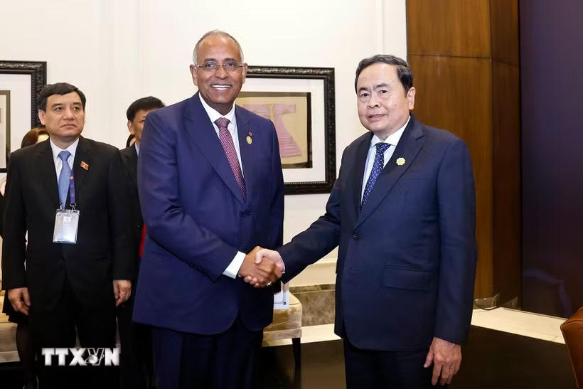 Chủ tịch Quốc hội Trần Thanh Mẫn hội kiến Chủ tịch Quốc hội Cộng hòa Côte d'Ivoire Patrick Achi. (Ảnh: Doãn Tấn/TTXVN).