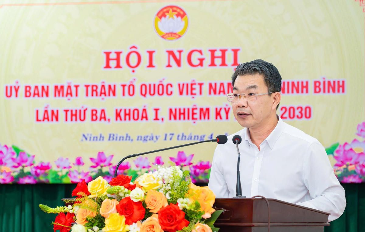 Ông Nguyễn Hoàng Hà - Ủy viên Ban Thường vụ Tỉnh ủy, Phó Chủ tịch Thường trực Ủy ban MTTQ tỉnh Ninh Bình điều hành quy trình hiệp thương. Ảnh: Đình Minh