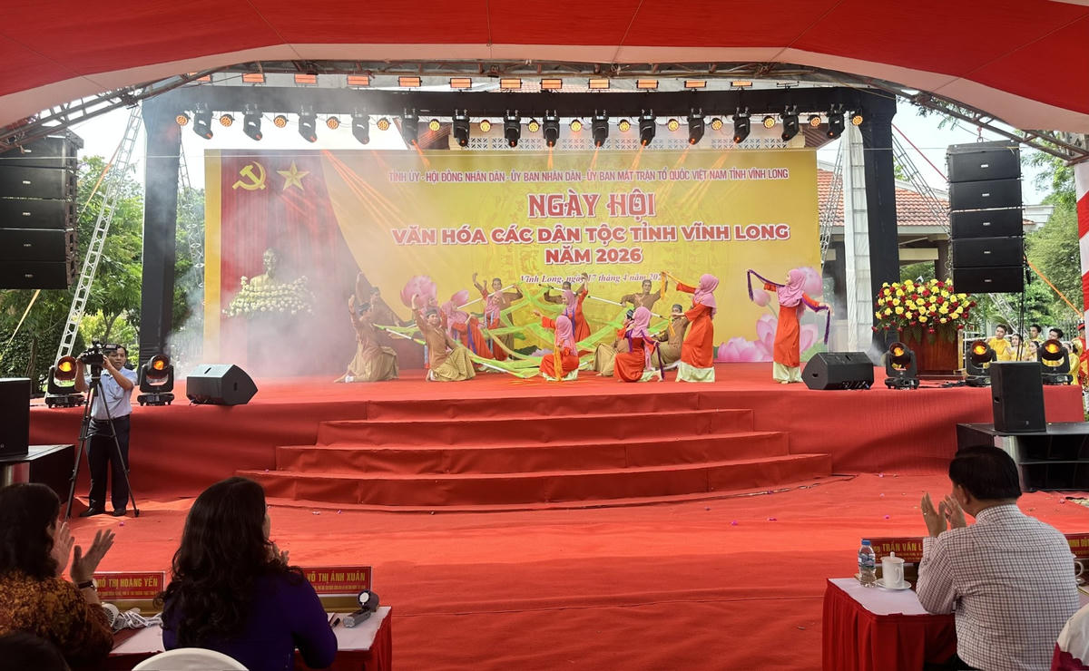 Văn nghệ chào mừng Ngày hội Văn hóa các dân tộc tỉnh Vĩnh Long năm 2026. (Ảnh: Trung Ngãi).