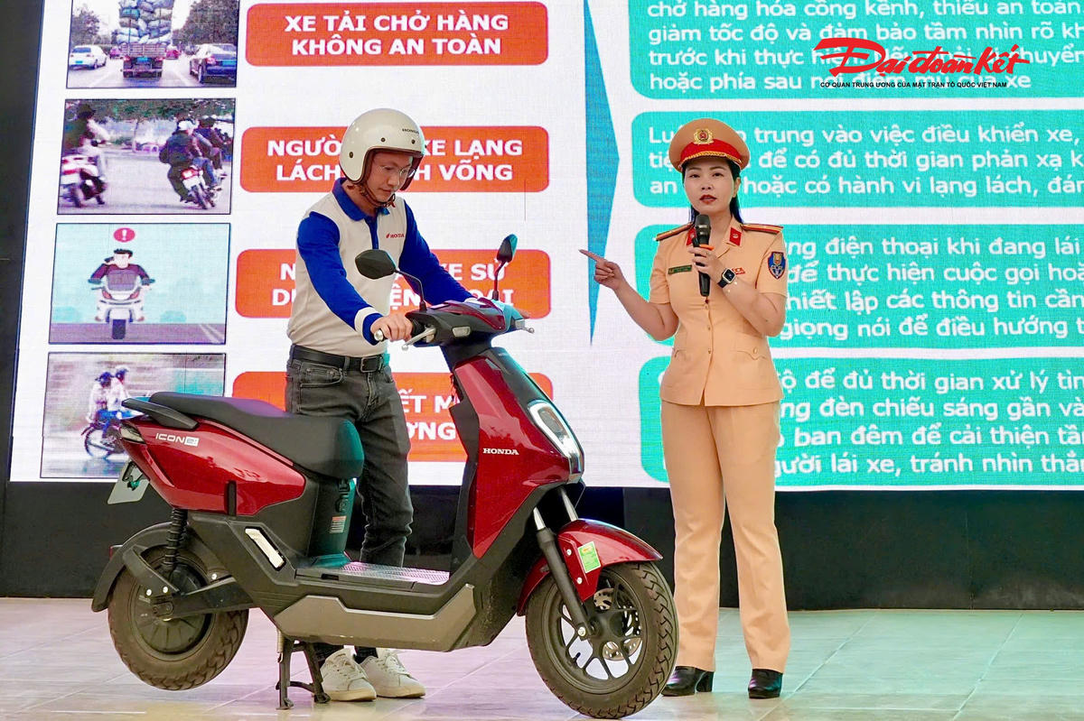 Với nhiều hình thức tuyên truyền sinh động, các nội dung được lồng ghép qua các tình huống thực tế, hướng dẫn cách xử lý phù hợp, giúp học sinh dễ tiếp thu, dễ ghi nhớ và nâng cao ý thức khi tham gia giao thông.