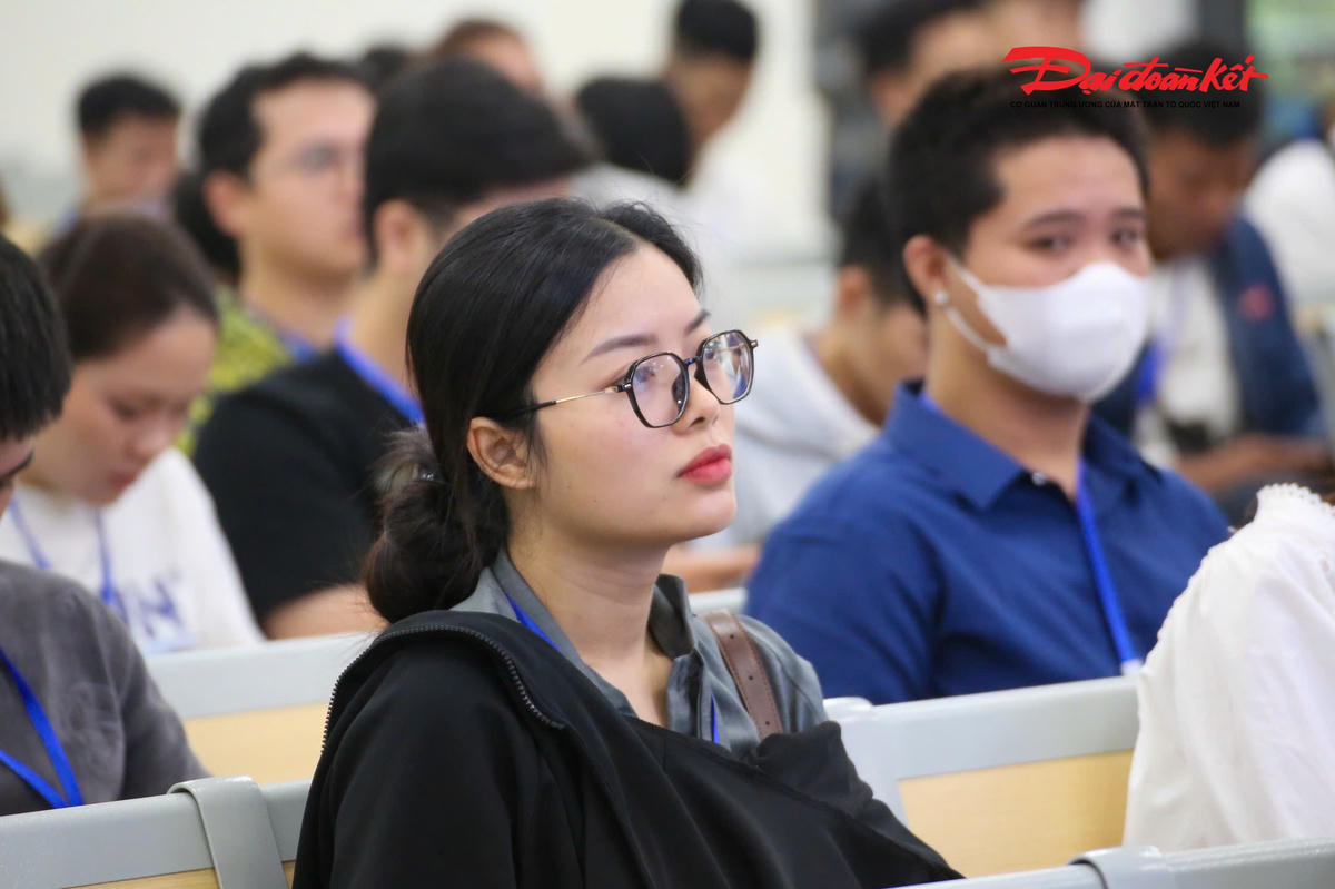 Chia sẻ sau khi xem video, học viên Nguyễn Thị Minh (trú tại Hà Nội) cho biết: “Những hình ảnh rất thực tế, hậu quả là mất mát về tính mạng và thương tật nặng nề. Điều đó giúp tôi nhận thức rõ hơn trách nhiệm của mình khi tham gia giao thông. Không chỉ để thi đỗ, mà quan trọng hơn là phải lái xe an toàn cho bản thân và mọi người xung quanh".