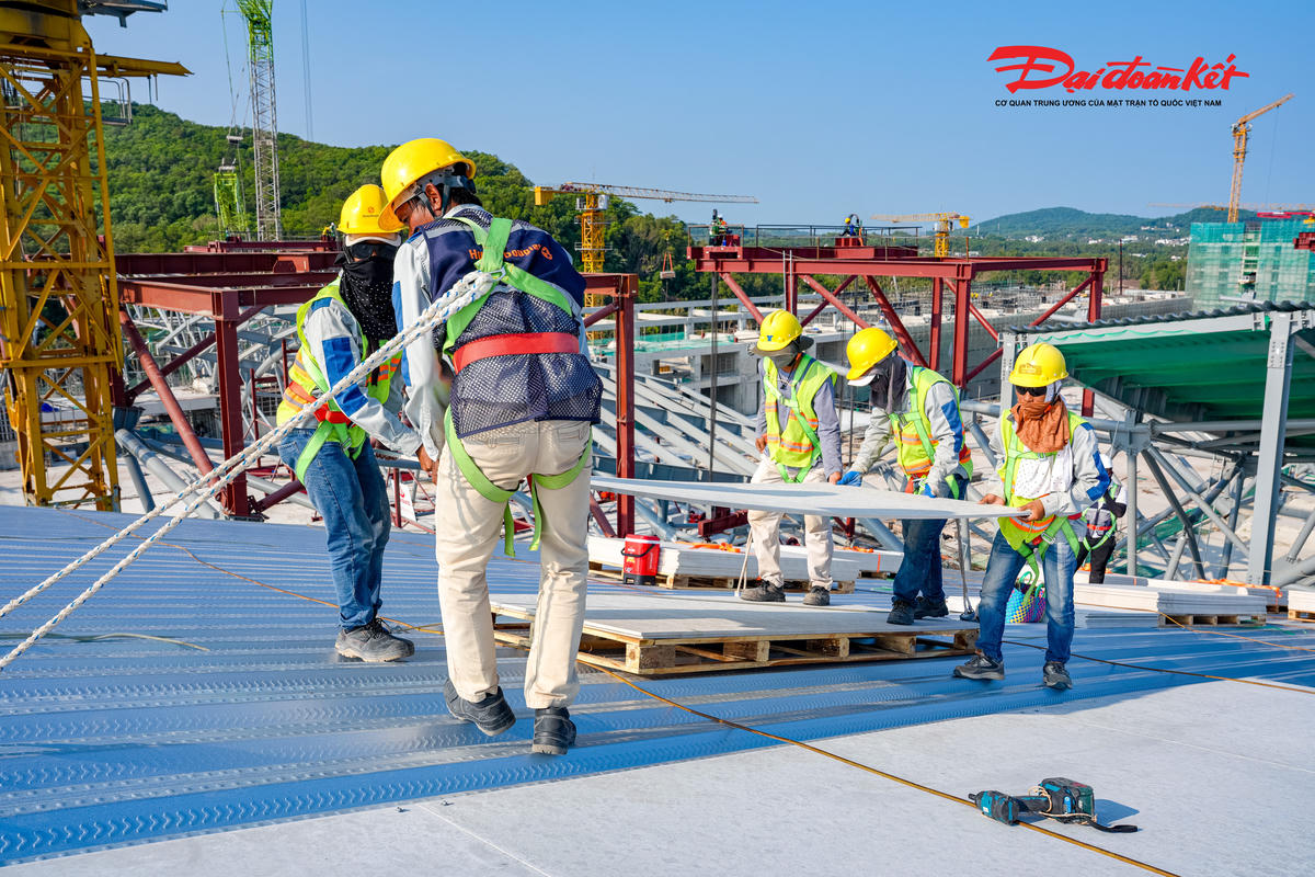 Tăng tốc đưa Trung tâm Hội nghị APEC cán mốc 90%, diện mạo siêu công trình dần rõ ràng