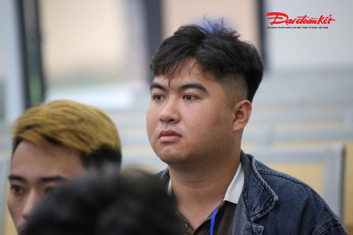 Anh Trần Văn Bảo (trú tại Phú Thọ) nhận định: “Việc xem các video thực tế như vậy rất cần thiết. Đây là bài học trực quan, giúp chúng tôi ghi nhớ lâu hơn so với chỉ học lý thuyết".