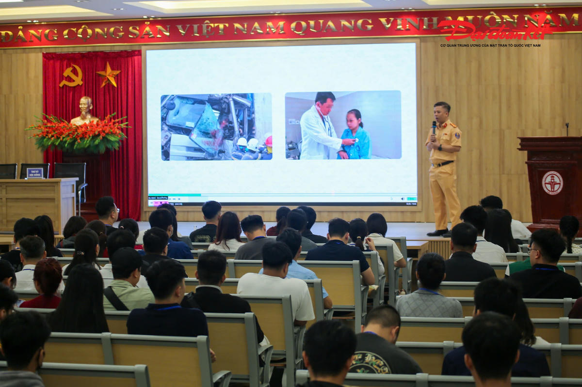 Hà Nội: Phát clip tai nạn giao thông trước giờ sát hạch lái xe để nâng cao nhận thức, trách nhiệm của học viên