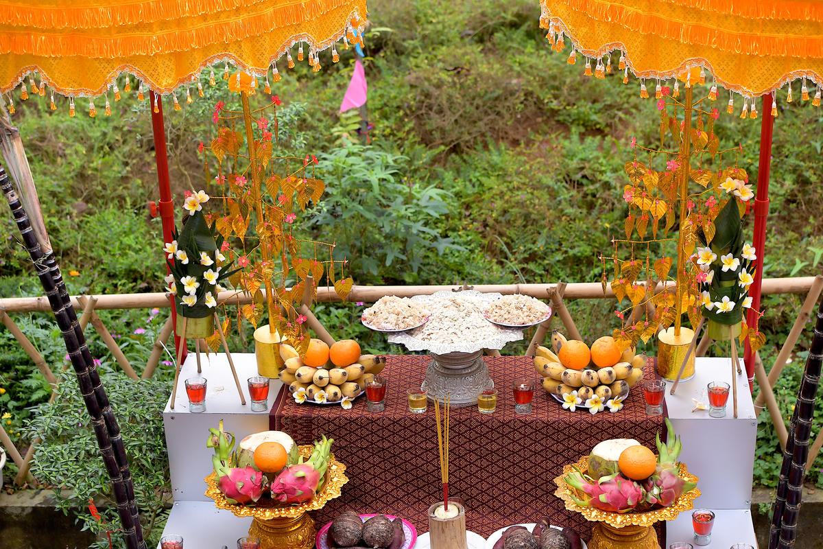 Lễ vật cúng trăng của đồng bào Khmer Vĩnh Long.