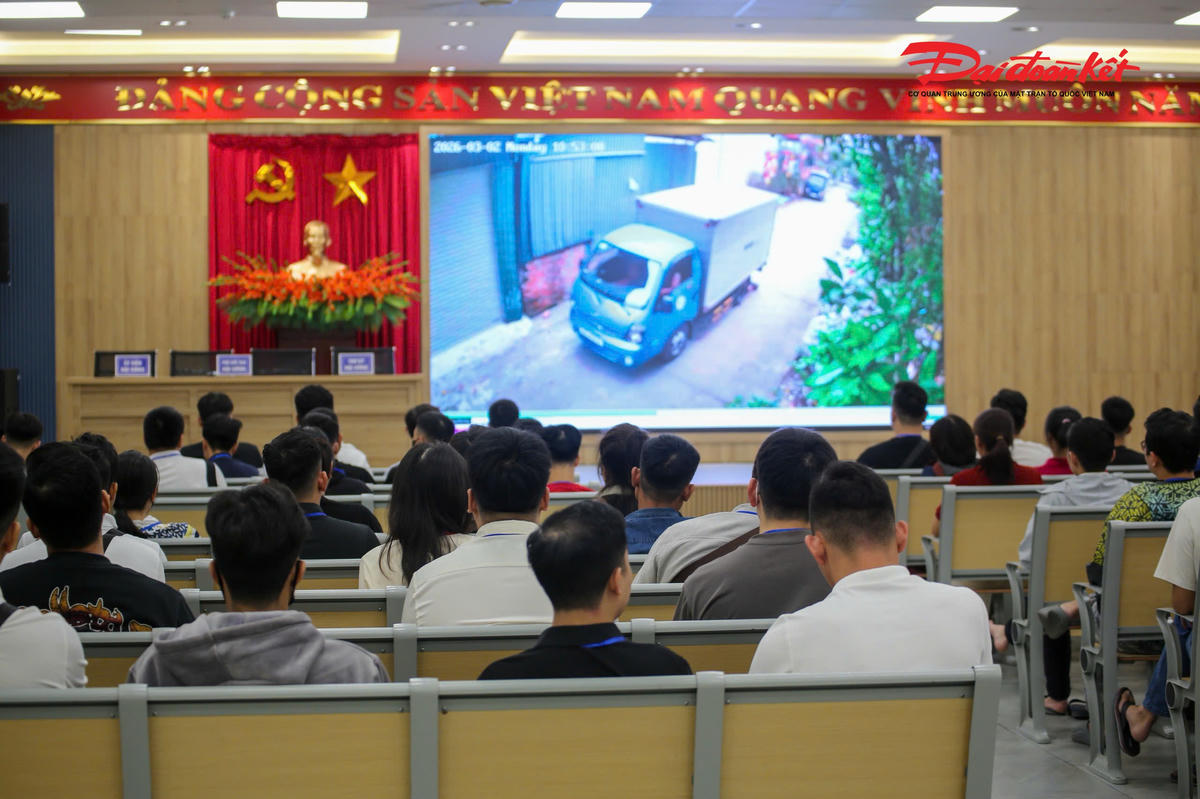 Hà Nội: Phát clip tai nạn giao thông trước giờ sát hạch lái xe để nâng cao nhận thức, trách nhiệm của học viên